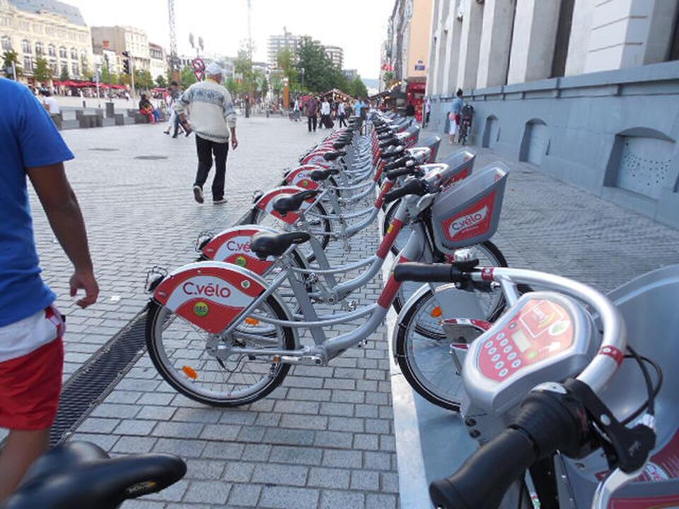 Station de vélos en libre-service C.vélo, place de Jaude à Clermont-Ferrand